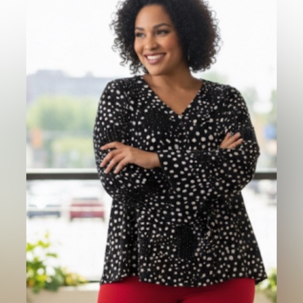 East 5th Black/White circle Blouse size 2X